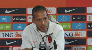 Irritado, Van Dijk briga com repórter em coletiva da Holanda com Xavi