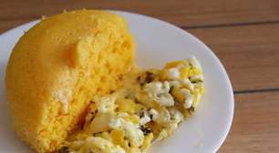 Cuscuz recheado com queijo e ovo: receita saudável que salva o seu café da manhã