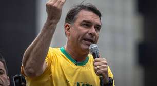Flávio Bolsonaro se reaproxima da Faria Lima após caso Vorcaro, mas enfrenta resistências