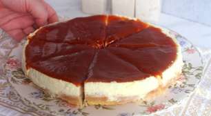 Torta de ricota com goiabada tem recheio cremoso e base crocante