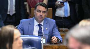 Mensagens trocadas entre Flávio Bolsonaro e Vorcaro mencionam seis encontros entre o senador e o banqueiro