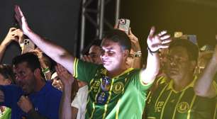 Flávio Bolsonaro rebate viagem em jato de Vorcaro e diz que aeronave era de Willer Tomaz