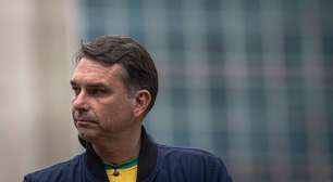 Flávio Bolsonaro diz que 'Lula tenta fazer estelionato antes da eleição' ao proibir bets no País