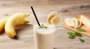 Vitamina de banana com aveia rica em nutrientes para começar o dia