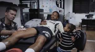 Neymar recebe visita especial de Mavie durante recuperação no Santos