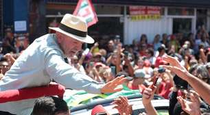 Lula intensifica agenda de rua na reta final do primeiro turno e faz corpo a corpo em SP