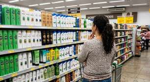 Cabelo oleoso demais? 4 shampoos de mercado que podem fazer diferença