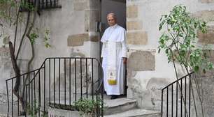Papa se diz 'maravilhado' com aumento de pedido de batismos de jovens na França