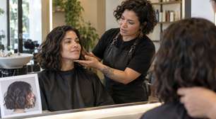 Os cortes de cabelo dos anos 90 estão de volta com uma proposta moderna e conquistam quem busca praticidade