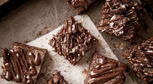 Brownie fit com 3 ingredientes: fácil, chocolatudo e sem açúcar adicionado