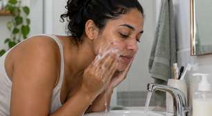 Dermatologistas alertam que espremer espinhas pode empurrar a inflamação para camadas mais profundas e aumentar o risco de manchas e cicatrizes