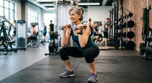 Os treinadores concordam: "Uma mulher de 60 anos pode começar a treinar força com sessões de 30 minutos e alternar com caminhadas de 20-40 minutos no dia de descanso."