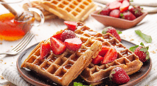 Waffle com morangos: aprenda essa receita fácil e deliciosa para o café da manhã de domingo