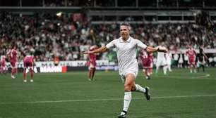 Em amistoso de lendas, Diego Ribas deixa o dele contra o Real Madrid