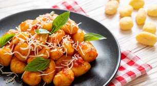 Nhoque de batata caseiro com molho de tomate com preparo simples e prático