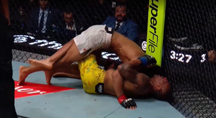 Lutador brasileiro cai desacordado em luta do UFC, sai de maca e fica internado em hospital nos EUA