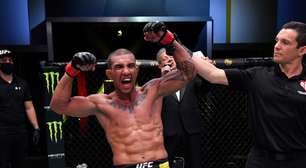 Raoni Barcelos manda recado após 'susto' durante luta no UFC: "Estou bem"