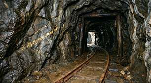 Minas de ouro e prata, túneis antigos e reservatórios artificiais construídos para movimentar uma indústria inteira: a cidade eslovaca onde surgiu, em 1762, a primeira academia de mineração e silvicultura da Europa