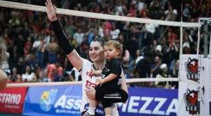 Claudinha se emociona com volta ao vôlei: "Não esperava retornar"
