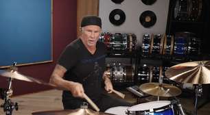 Vídeo: veja Chad Smith detonando clássico do Black Sabbath na bateria