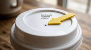Para que serve o pequeno furo na tampa do copo de café? A função simples que faz a bebida fluir melhor