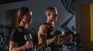 Costas e braços: 5 exercícios para deixar o treino de superiores mais completo