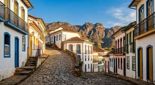 Casarões coloridos dos séculos XVIII e XIX, ruas sinuosas e um desnível de 150 metros entre montanhas rochosas: a cidade mineira moldada pela corrida dos diamantes que preserva seu traçado colonial como Patrimônio Mundial