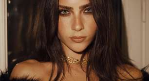 Jade Picon estreia na Paris Fashion Week com look gótico e sensual