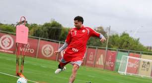 Eduardo Baptista testa nova formação no Internacional; Maripán treina
