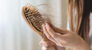 O cabelo cai por estresse? Entenda por que o susto pode chegar meses depois