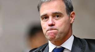Mendonça vota por tirar do ar posts que ligam Flávio Bolsonaro a Nossa Senhora; siga julgamento no TSE