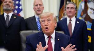 'Terrorista ou louco', diz Trump sobre copiloto que tentou derrubar avião