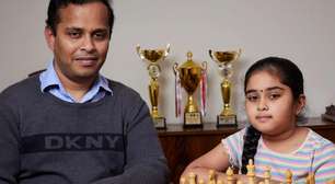 Menina faz história aos 11 anos e vira a Grande Mestre mais jovem do mundo: garota aprendeu a jogar xadrez por acaso na pandemia