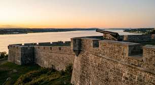 Muralhas, bastiões, portões e uma cidadela ainda cercam seu núcleo antigo: a cidade canadense fundada no século XVII que preserva um dos exemplos mais completos de cidade colonial fortificada ao norte do México