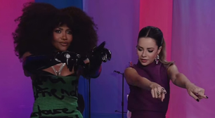 Sandy veste look roxo assimétrico para receber Gaby Amarantos em 'Nesse Canto Eu Conto'