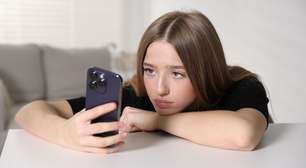 Celular aos 12 anos eleva risco de transtornos alimentares, diz estudo