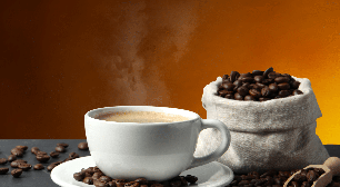 Café dá mais energia? Entenda como a bebida age no organismo e os cuidados ao consumi-la