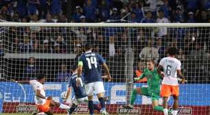 Holanda busca empate com a Grécia e segue invicta com Xavi