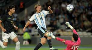 Argentina, renovada e sem Messi, goleia a Bolívia