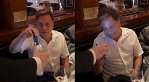 Sem dinheiro? Leonardo passa vergonha com cartão de crédito em restaurante e cena inesperada viraliza