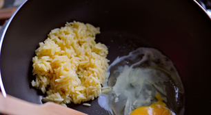 Com sobras de ovo e arroz, pesquisadores criaram um material que armazena eletricidade e resiste a 10 mil cargas