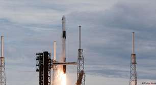 Nova tripulação faz a viagem mais rápida dos EUA à Estação Espacial Internacional