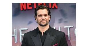 Omelete com presunto e 170 gramas de bife na dieta, despertar às 4h da manhã e mais: como, aos 43 anos, Henry Cavill mantém uma condição física invejável
