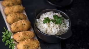 Bolinho de arroz com queijo: fica douradinho sem precisar fritar