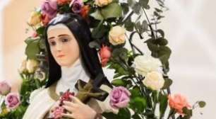 Dia de Santa Teresinha reúne fiéis em cinco missas e procissão no Recife