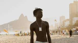 Ex-vendedor ambulante em Ipanema, jovem senegalês é nova aposta na moda