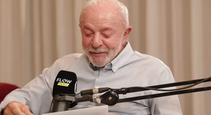Lula recebe 'bilhetinho' de assessoria durante entrevista à podcast para corrigir informação