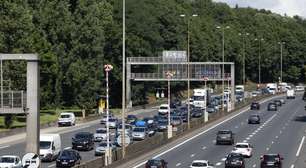 França vai suspender carteira de motoristas flagrados ao celular no volante.