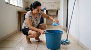 Colocar amaciante no balde para limpar o chão: por que os especialistas recomendam e para que serve