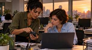 Funcionária divide a senha do computador com uma colega durante as férias, volta ao trabalho e encontra alterações registradas em seu próprio usuário